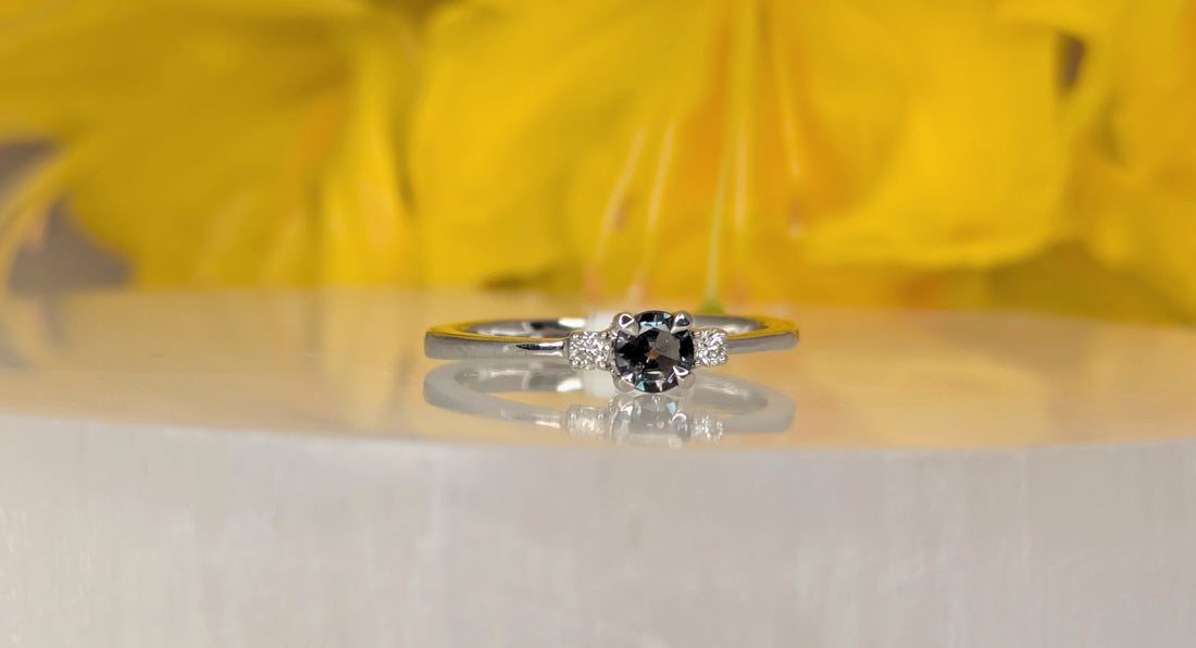 Alexandrite 0.25ct with 2 earth mined diamonds (0.06ct) on 14K White Gold Rhodium plated 2.068grams