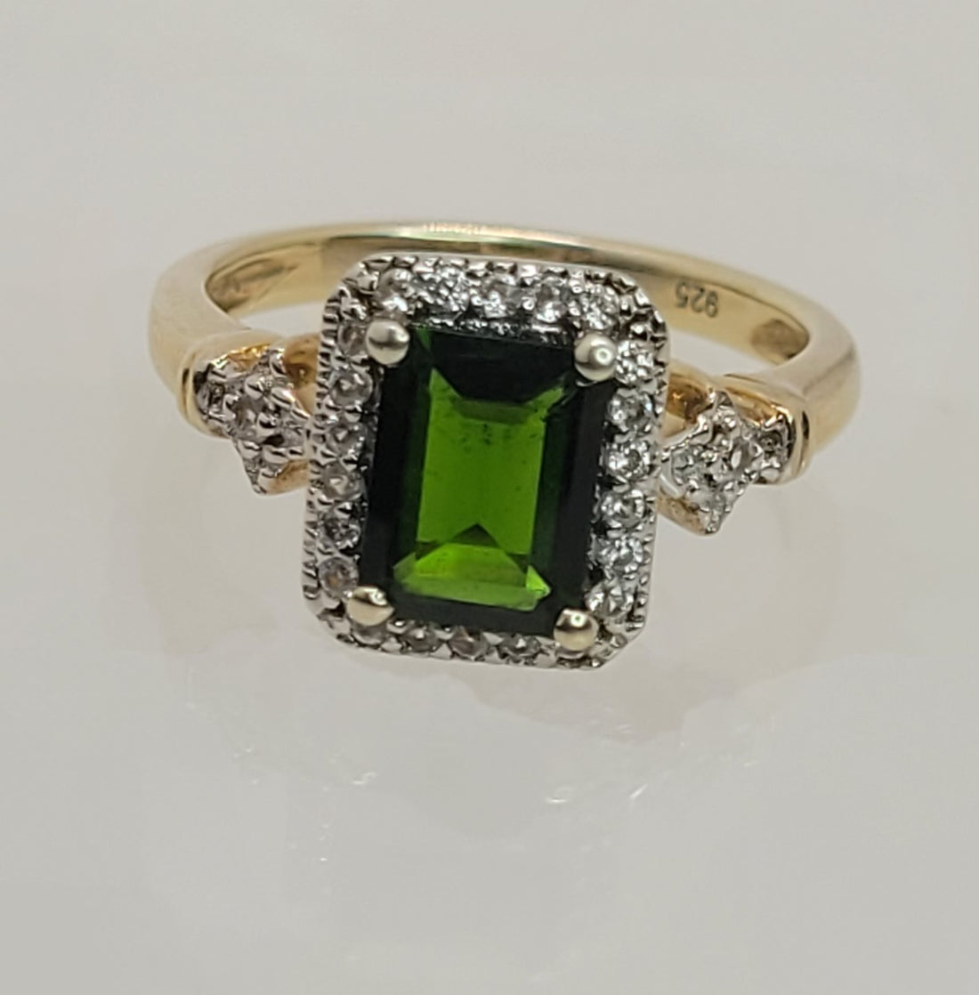 Queen Victoria  6 carat Chrome Diopside 925