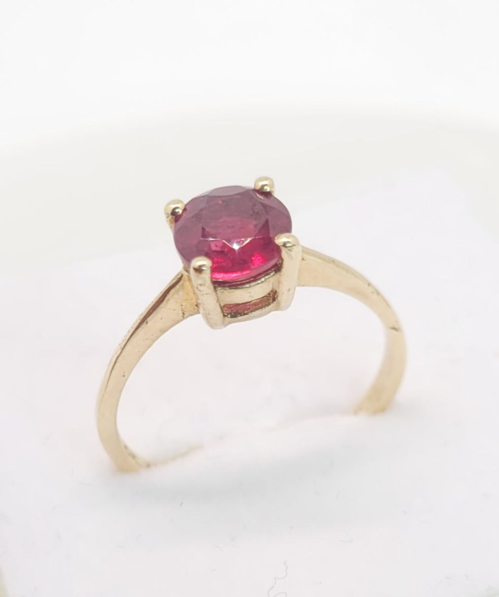 Red Moon 1.5ct Ruby 10 Karat Yellow Gold