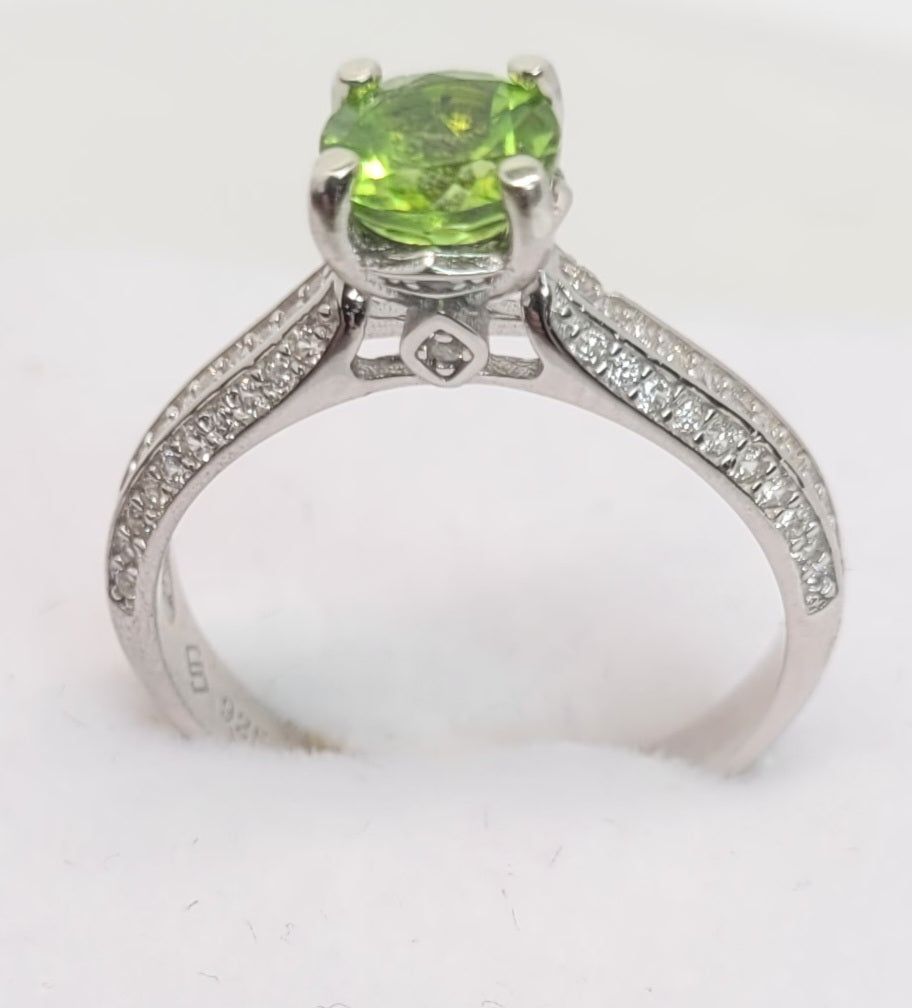 “August Sun” 1.1 ct Flawless Peridot silver 925