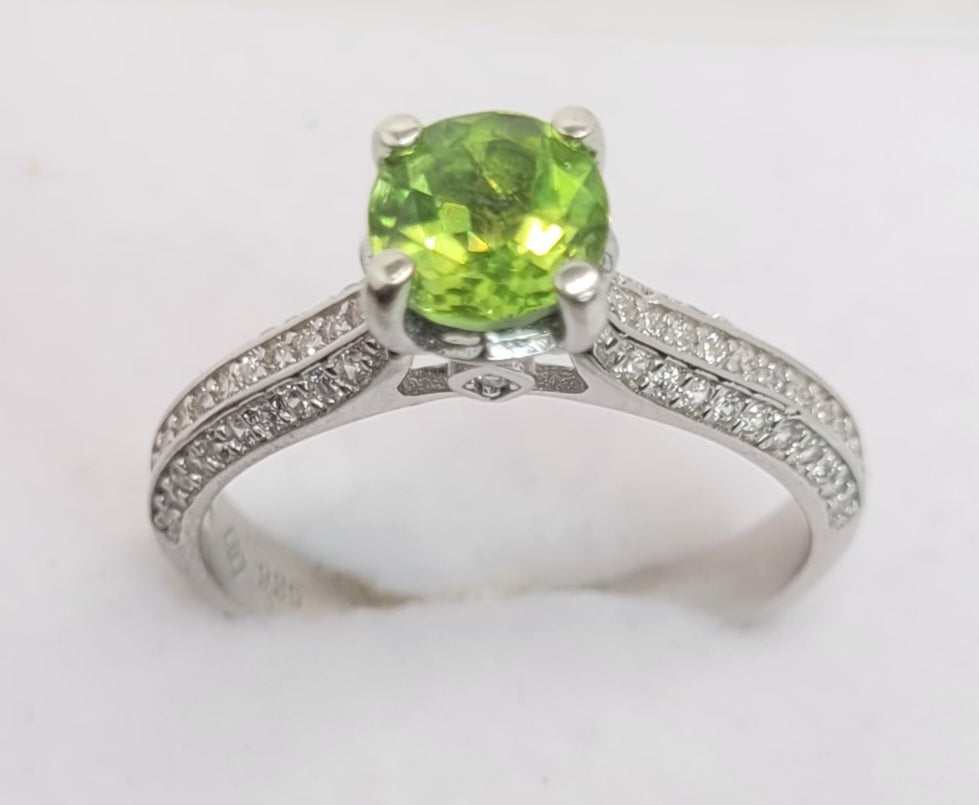 “August Sun” 1.1 ct Flawless Peridot silver 925