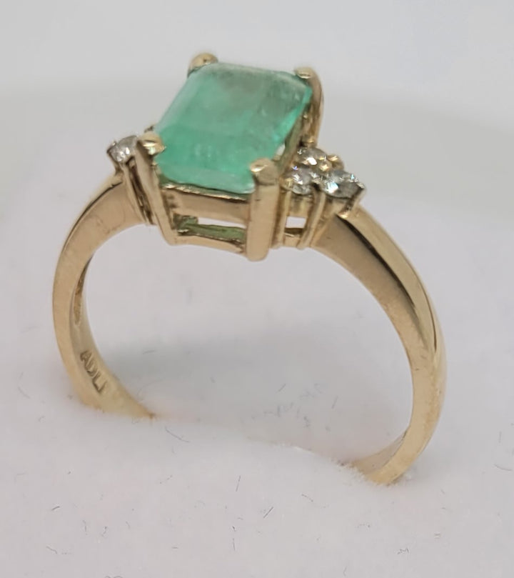 Elixir 3.30 ct Colombian Emerald 14kYGold