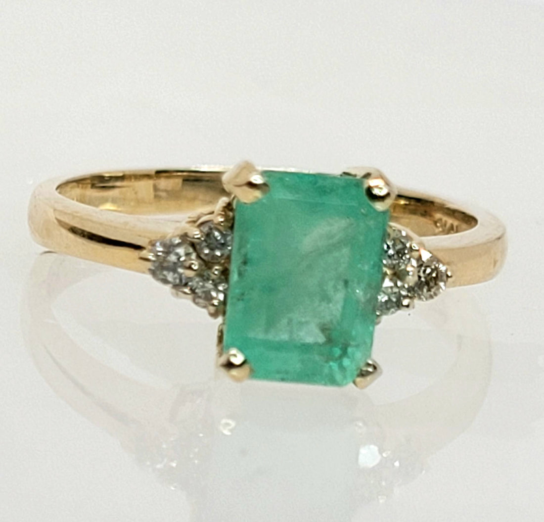 Elixir 3.30 ct Colombian Emerald 14kYGold