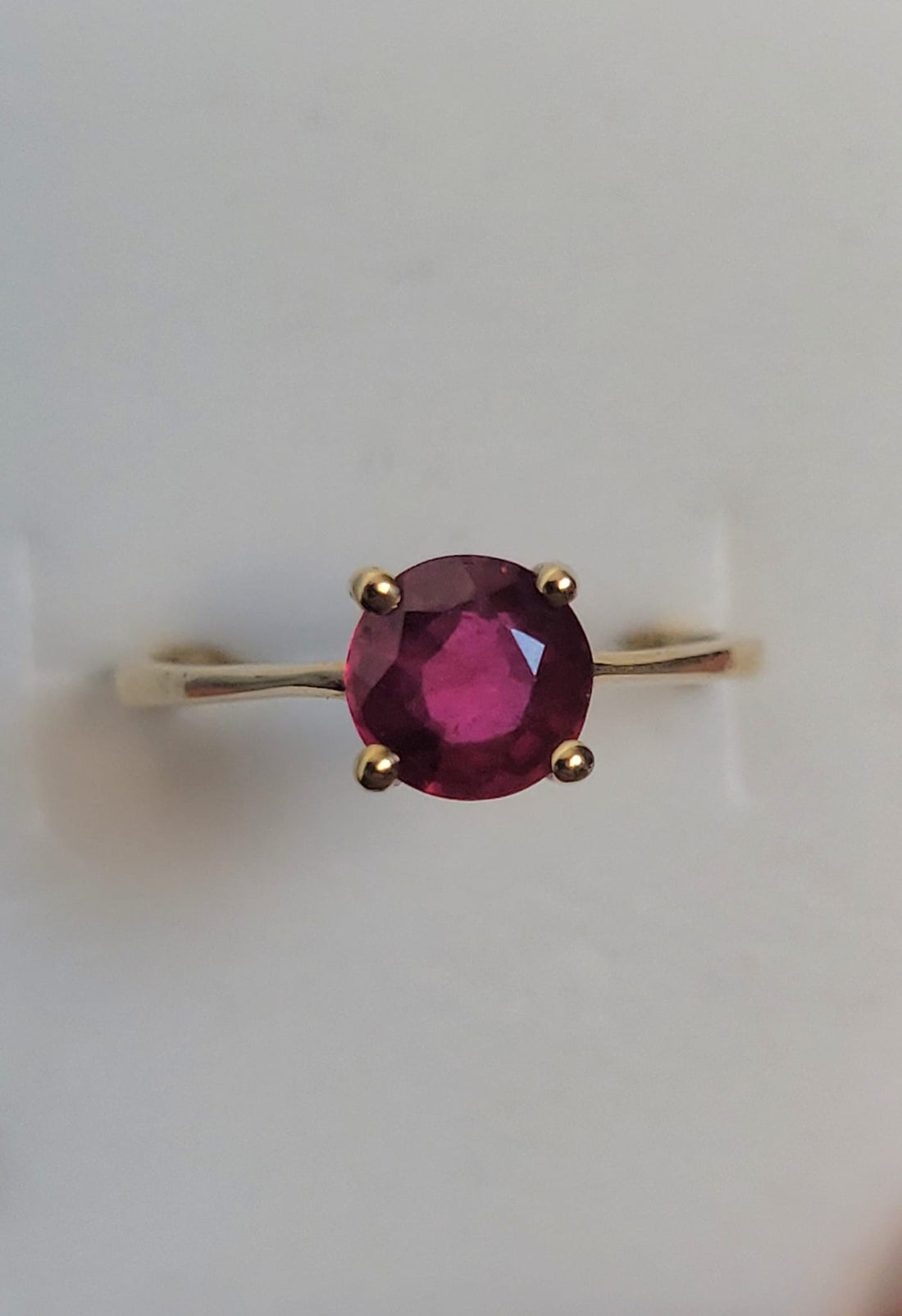 Red Moon 1.5ct Ruby 10 Karat Yellow Gold